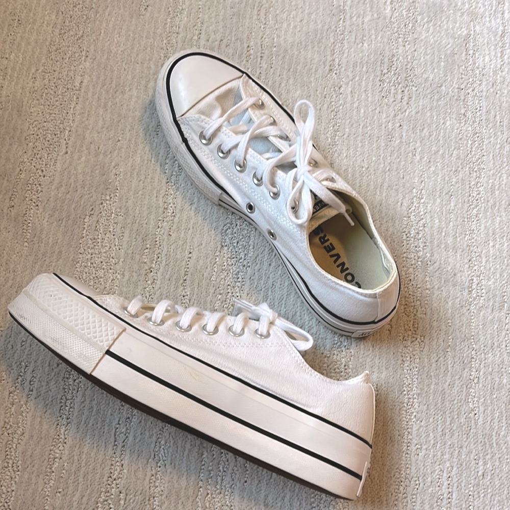 Converse Chuck Taylor Platform Sneaker - Women's